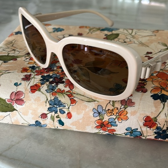 CHANEL Q Bow Square Polarized Gradient Sunglasses - Picture 3 of 7